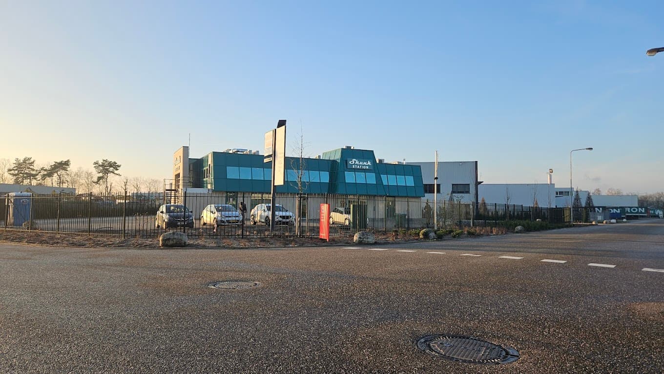 Skunk Station - Hoofdfoto