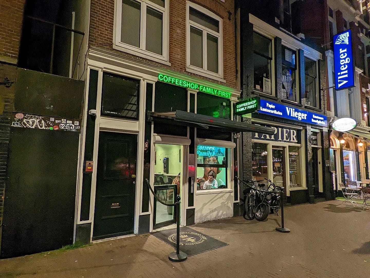 Family First - Foto 1