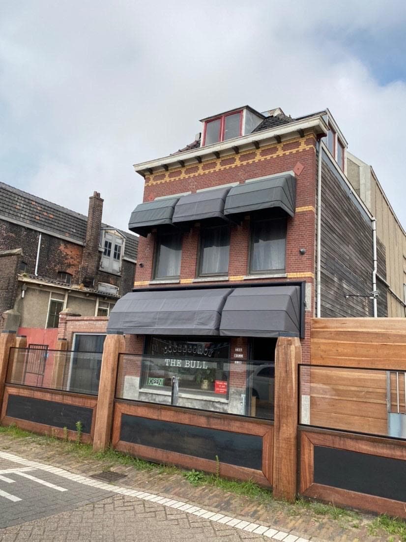 The Bull - Hoofdfoto